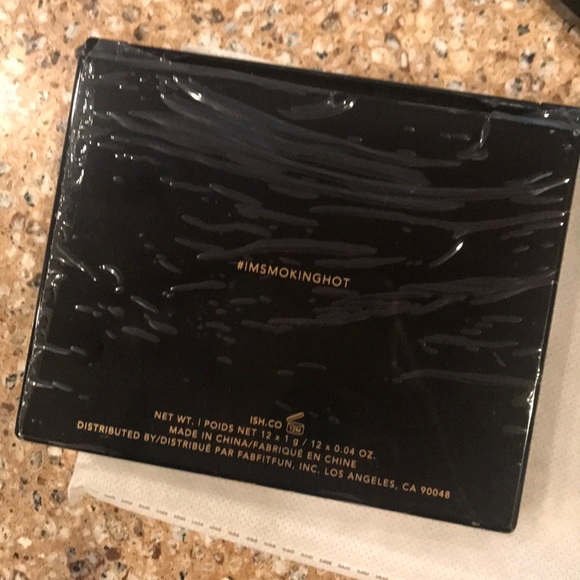 Ish lip palette in I’m Smoking Hot - Picture 4 of 5